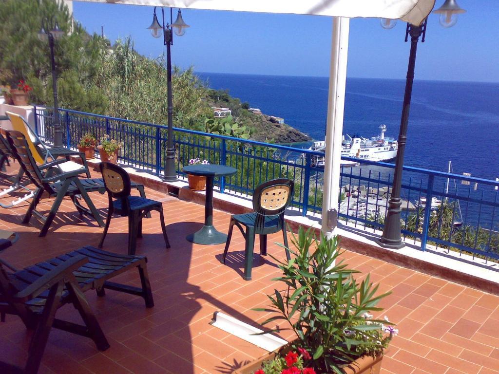 Sogni Nel Blu Aparthotel Isola di Ustica ภายนอก รูปภาพ