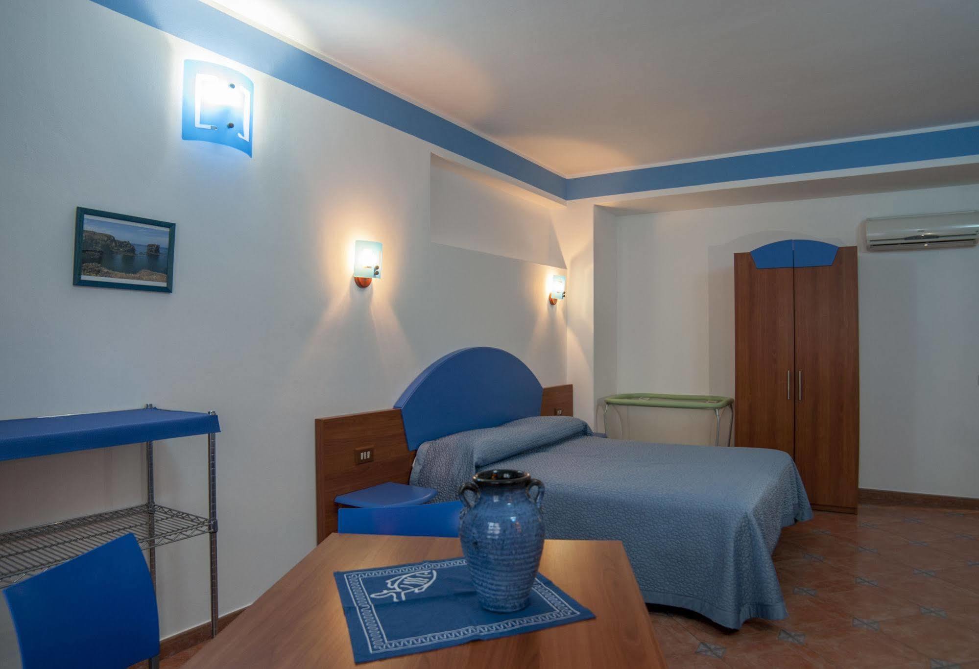Sogni Nel Blu Aparthotel Isola di Ustica ภายนอก รูปภาพ