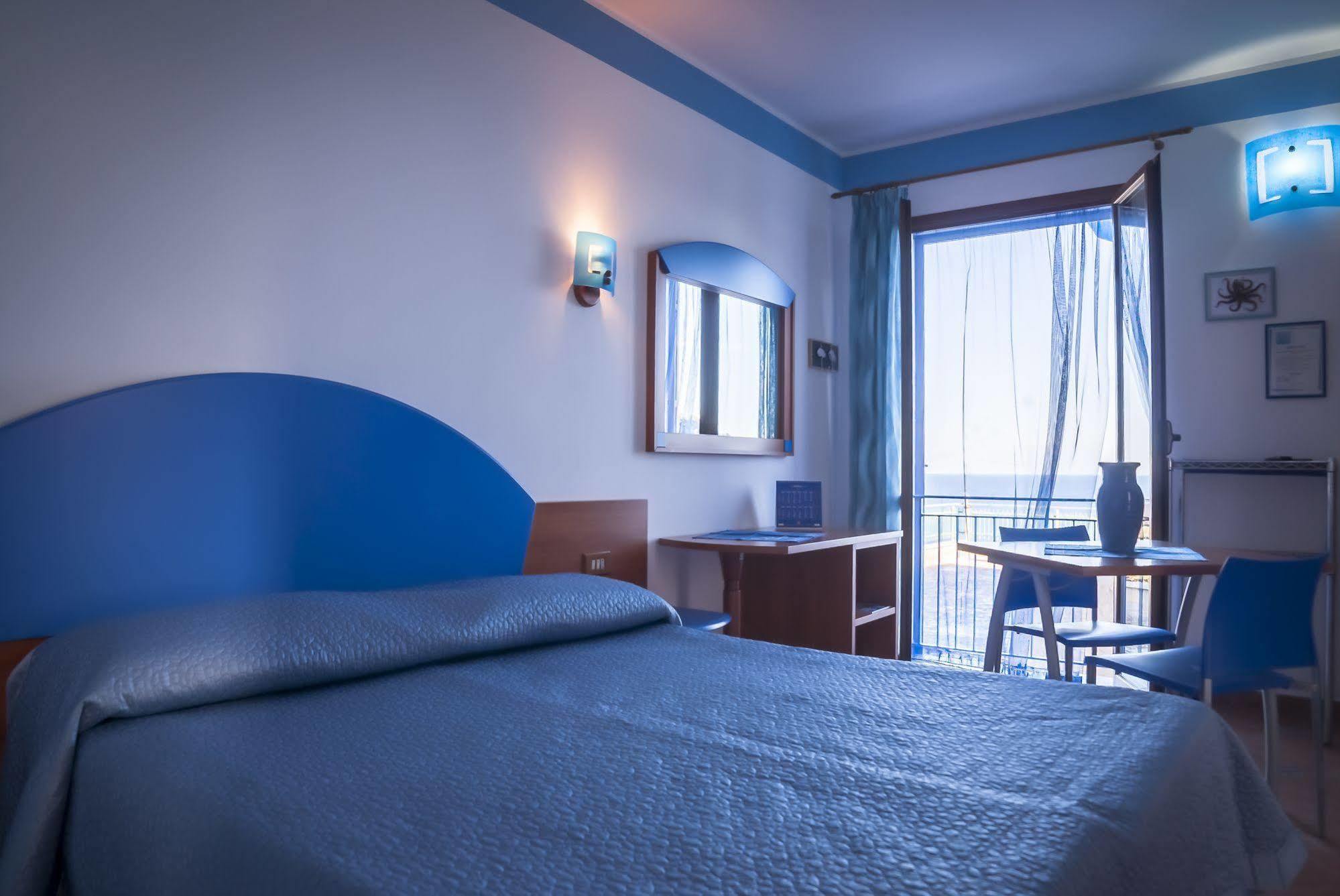 Sogni Nel Blu Aparthotel Isola di Ustica ภายนอก รูปภาพ
