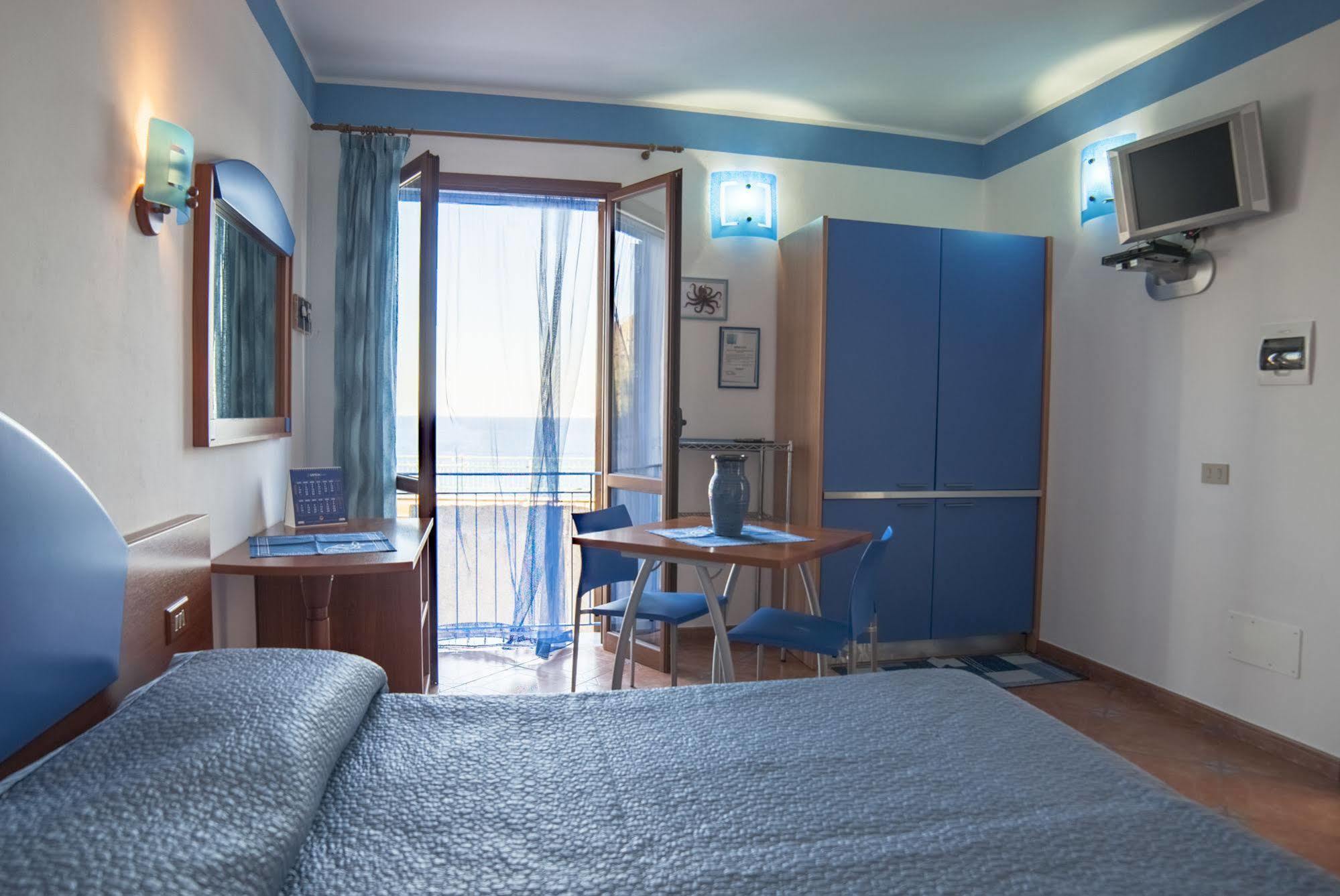Sogni Nel Blu Aparthotel Isola di Ustica ภายนอก รูปภาพ