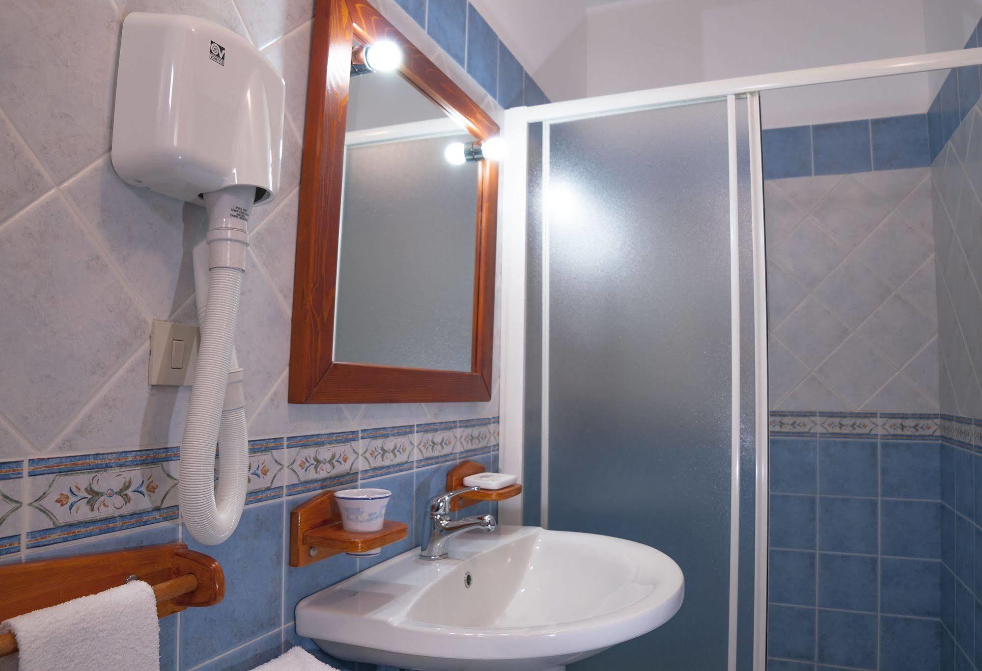 Sogni Nel Blu Aparthotel Isola di Ustica ภายนอก รูปภาพ